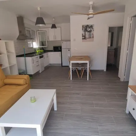Con Piscina Lloret De Mar Apartment *